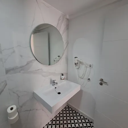 Con Terraza Y Piscina En Corralejo