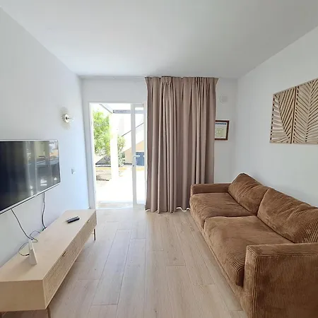 Homeforguest Con Terraza Y Piscina En Apartamento *