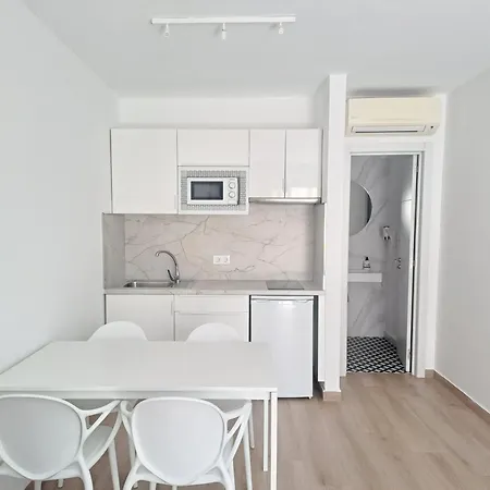 Homeforguest Con Terraza Y Piscina En Apartamento Corralejo