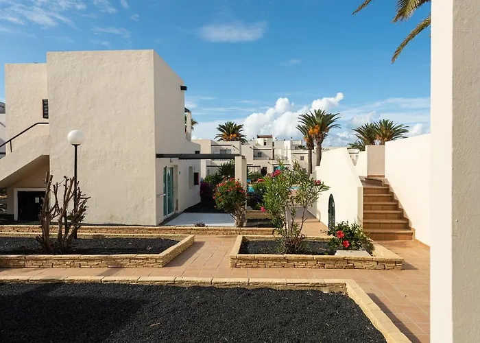 Homeforguest Con Terraza Y Piscina En דירה