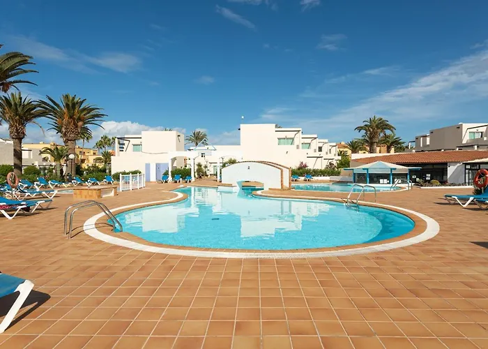 Апартаменты Homeforguest Con Terraza Y Piscina En *