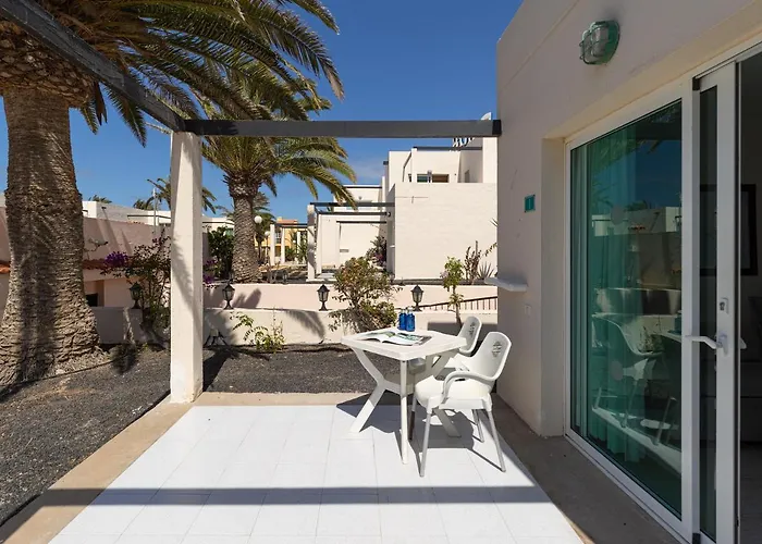 Homeforguest Con Terraza Y Piscina En Κοραλέχο