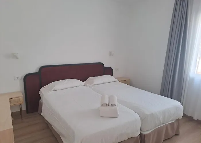 Homeforguest Con Terraza Y Piscina En Κοραλέχο