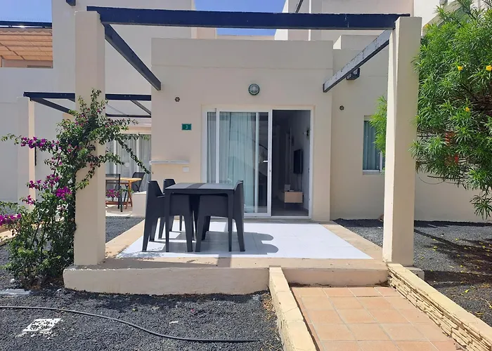 Homeforguest Con Terraza Y Piscina En * קורלחו