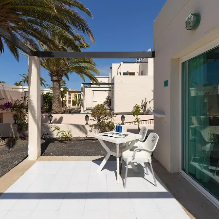 Homeforguest Con Terraza Y Piscina En Κοραλέχο