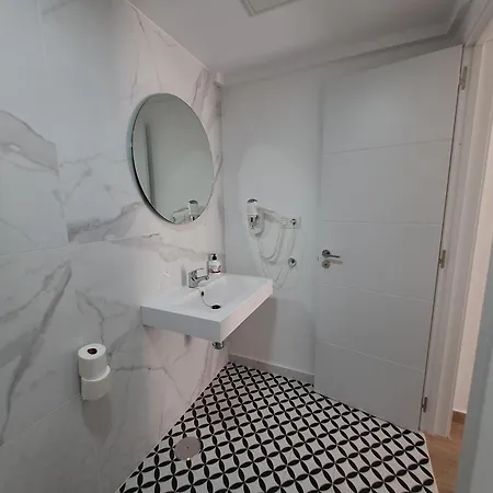 شقة Homeforguest Con Terraza Y Piscina En كوراليهو